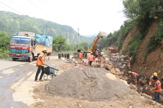 मुग्लिन–मलेखु सडक स्तरोन्नतिको काम सुस्त गतिमा