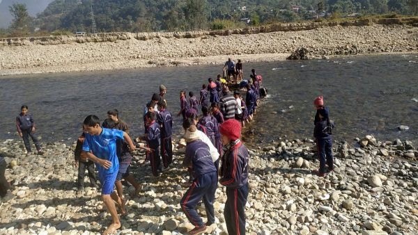 ४० वर्षदेखि फट्केबाट आँधीखोला तर्न बाध्य स्थानीय