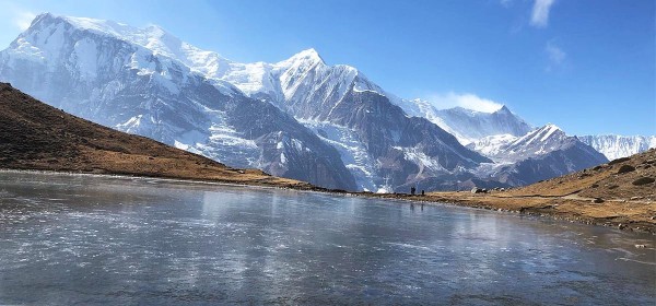 जाडो सुरु भएसँगै जम्न थाले मनाङका नदी र ताल