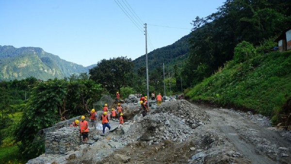 सातवटा सडक स्तरोन्नति र दुईवटा मोटरेबल पुल निर्माण सुरु