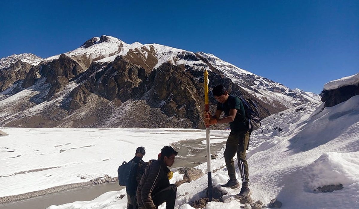 कञ्चनजङ्घा आधार शिविरमा पर्यटकको चहलपहल