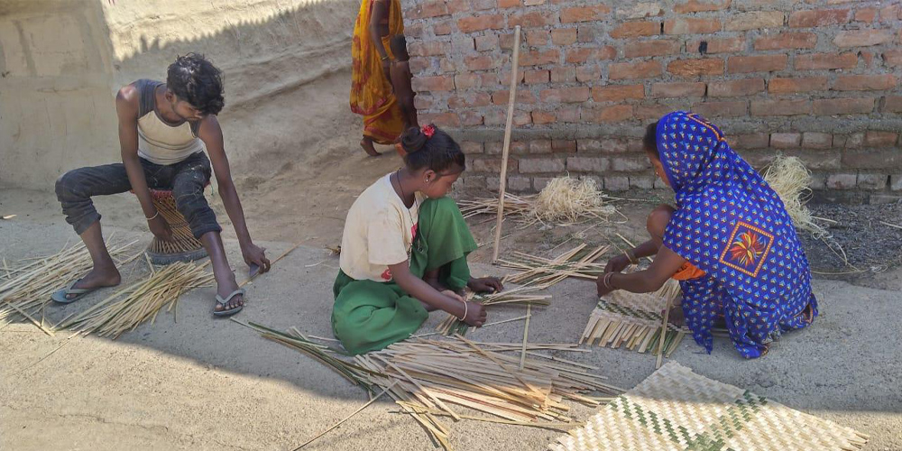 नाङ्लो बेचेर गुजारा गर्दै लहानका सदाय समुदाय